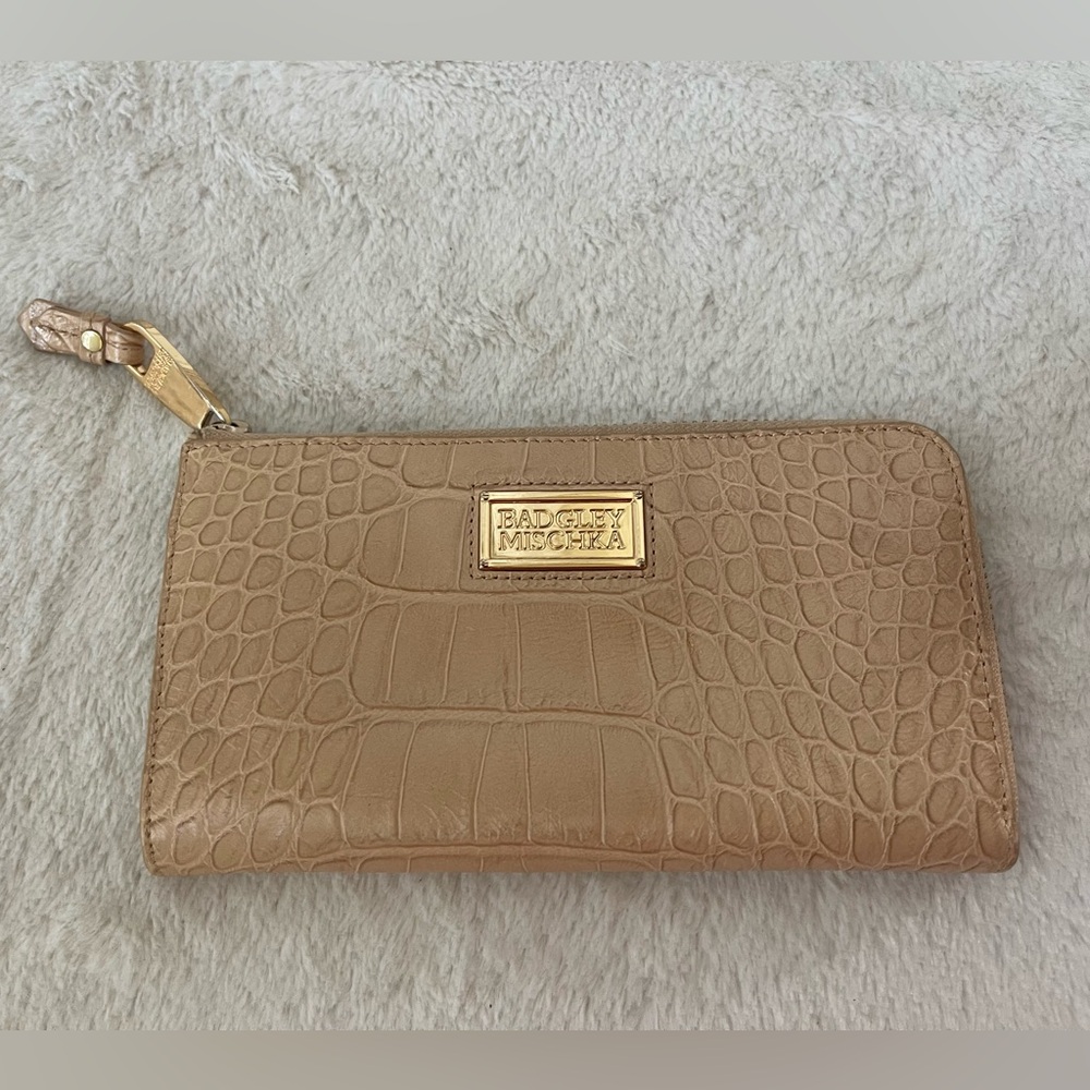 Badgley Mischka Croc embossed Wallet EUC